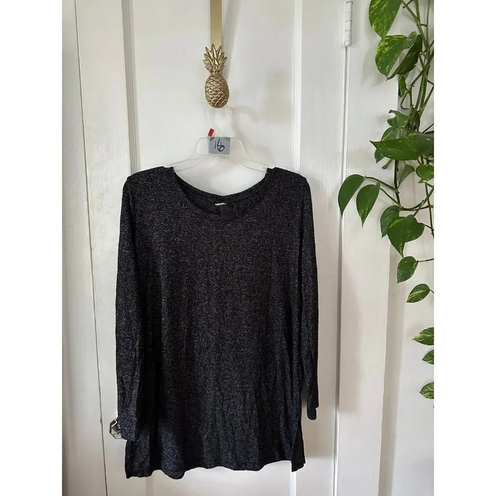 Old Navy Women’s size Medium gray long sleeve
